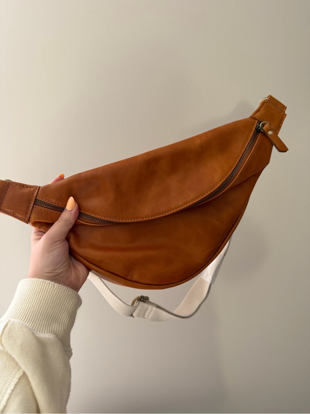 NEW Andar the Tatum Sleek Leather Crossbody Sling Bag‎ - Cognac Brown